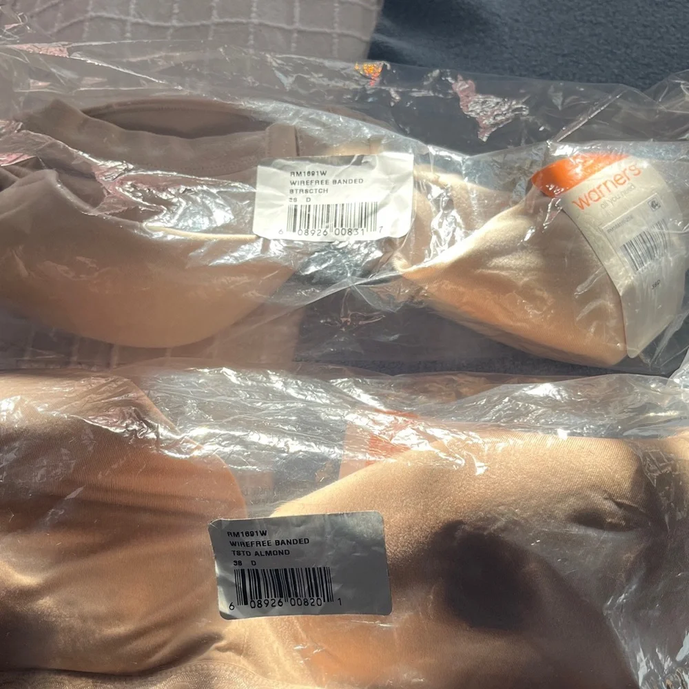Warner's wire free Bras NWT - Picture 5 of 6